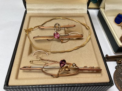Lot 73 - Group of vintage costume jewellery including 9ct gold bracelet, three 9ct gold bar brooches, 9ct gold cased wristwatch and a small group of nursing badges
