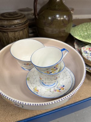 Lot 78 - Mixed group of ceramics and pottery including art pottery, Poole bowl and other decorative pieces