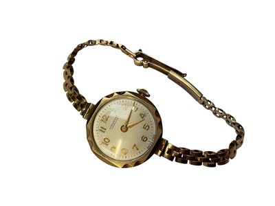 Lot 95 - 1950s Winegartens 9ct gold cased ladies' wristwatch on 9ct gold bracelet, in box