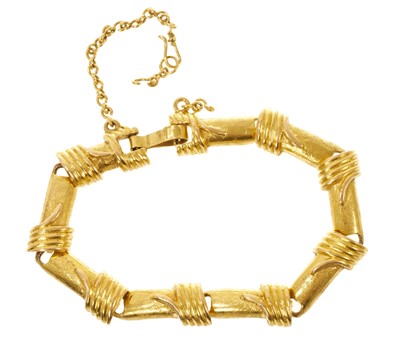 Lot 463 - Yellow metal bracelet, stamped 18k