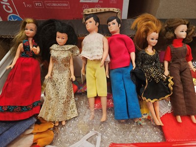 Lot 2058 - Pippa dolls no.2 (x8), Pippa doll no.3, inc. Pippa Penny Brown, Pippa Jasmine plus two Pete. Also a good selection of clothing and accessories and a red Pippa wardrobe.