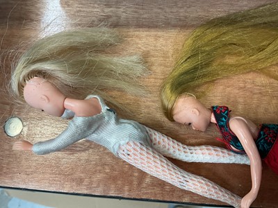 Lot 2058 - Pippa dolls no.2 (x8), Pippa doll no.3, inc. Pippa Penny Brown, Pippa Jasmine plus two Pete. Also a good selection of clothing and accessories and a red Pippa wardrobe.