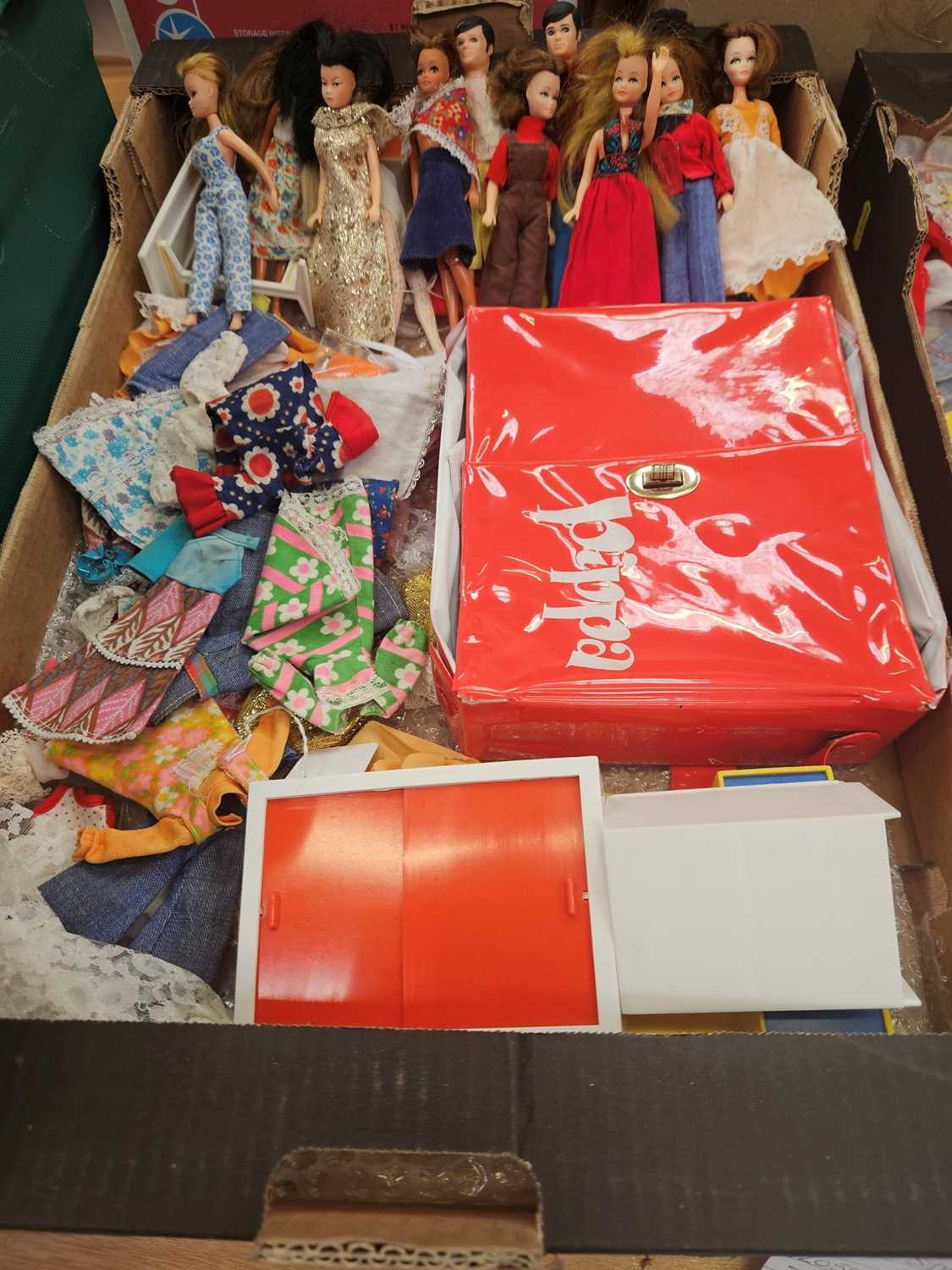 Lot 2058 - Pippa dolls no.2 (x8), Pippa doll no.3, inc. Pippa Penny Brown, Pippa Jasmine plus two Pete. Also a good selection of clothing and accessories and a red Pippa wardrobe.