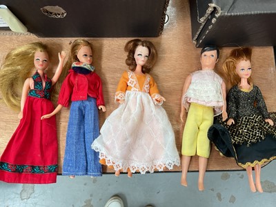 Lot 2058 - Pippa dolls no.2 (x8), Pippa doll no.3, inc. Pippa Penny Brown, Pippa Jasmine plus two Pete. Also a good selection of clothing and accessories and a red Pippa wardrobe.