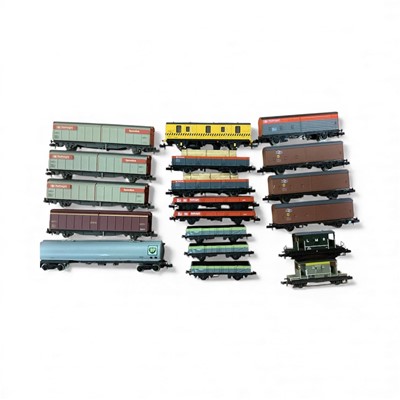 Lot 1836 - Dapol N Gauge Stobart Rail Class 66/4 & shunter & selection of loose N Gauge rolling stock and Oxford 1:76 scale vehicles (1 box)
