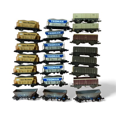 Lot 1836 - Dapol N Gauge Stobart Rail Class 66/4 & shunter & selection of loose N Gauge rolling stock and Oxford 1:76 scale vehicles (1 box)
