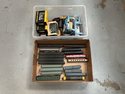 Lot 1836 - Dapol N Gauge Stobart Rail Class 66/4 & shunter & selection of loose N Gauge rolling stock and Oxford 1:76 scale vehicles (1 box)