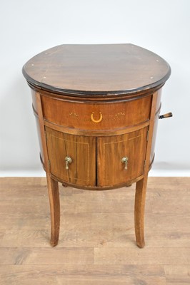 Lot 1415 - Unusual early 20th century mahogany horse shoe shaped gramophone