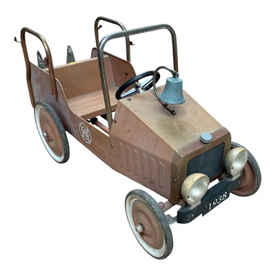 Lot 162 - Modern children's tin plate Fire Department pedal car 96cm in overall length
