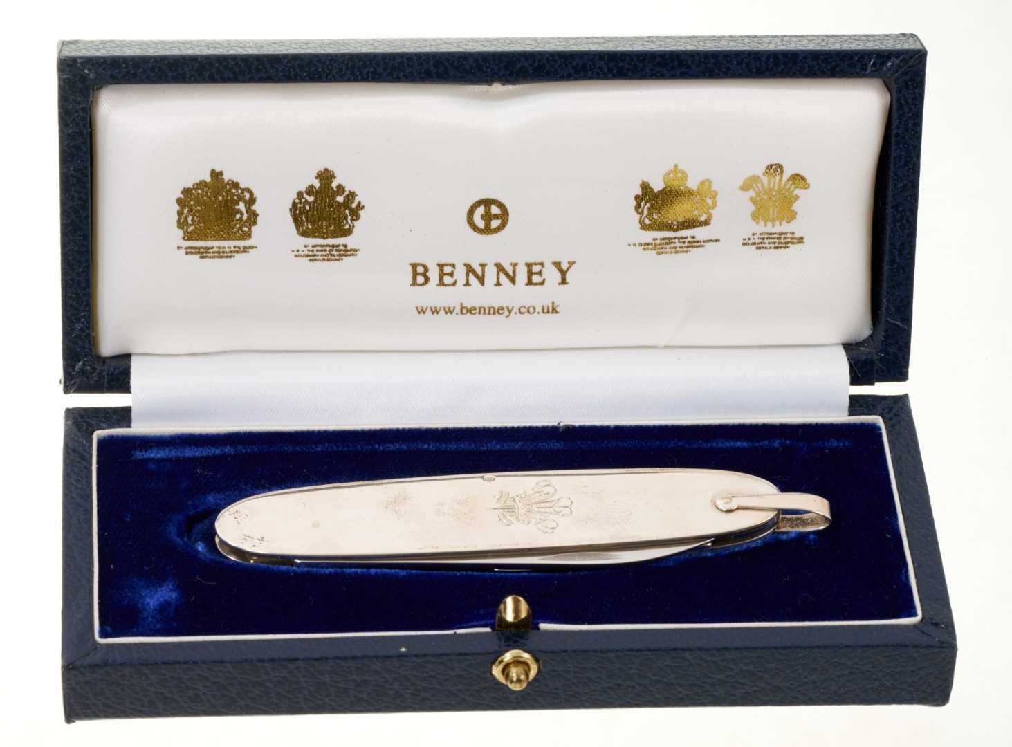 Lot 60 - H.R.H. Prince Charles, Prince of Wales, Royal presentation silver pen knife by Benney with engraved Prince of Wales feather crest in original fitted box . The penknife 9cm overall