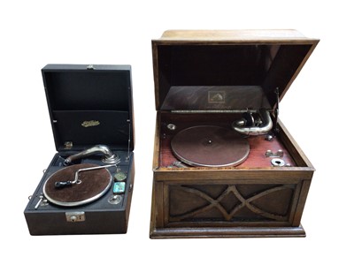 Lot 5013 - HMV oak cased gramophone and an Itonia gramophone (2)
