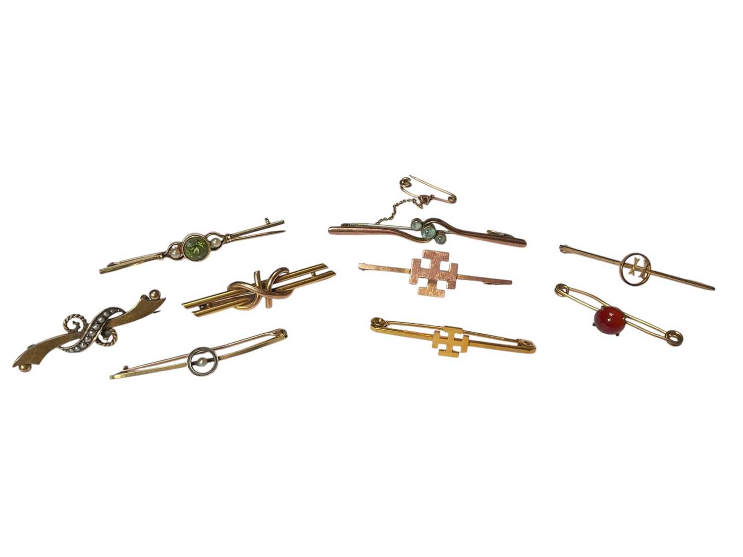 Lot 19 - Group of Victorian and Edwardian gold and yellow metal bar brooches