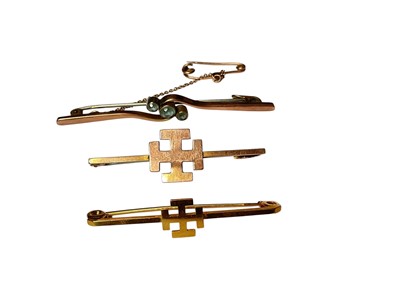 Lot 19 - Group of Victorian and Edwardian gold and yellow metal bar brooches