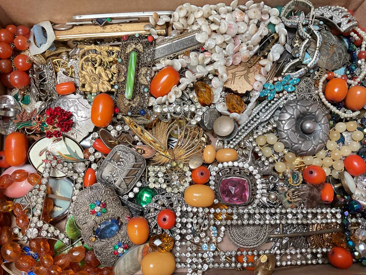 Lot 61 - Group of vintage costume jewellery to include paste set brooches and buckles, various beads etc