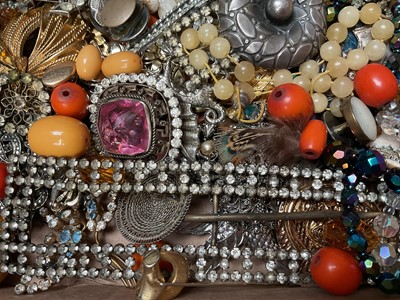 Lot 61 - Group of vintage costume jewellery to include paste set brooches and buckles, various beads etc