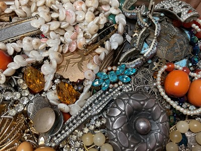 Lot 61 - Group of vintage costume jewellery to include paste set brooches and buckles, various beads etc