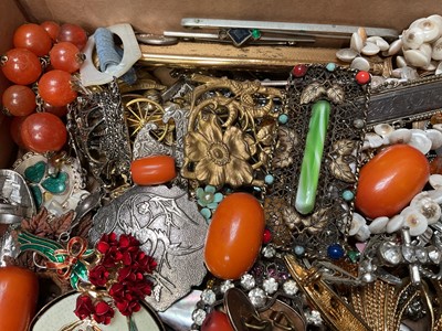 Lot 61 - Group of vintage costume jewellery to include paste set brooches and buckles, various beads etc