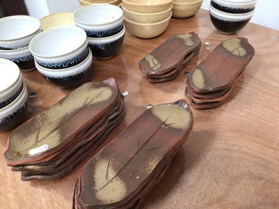 Lot 5014 - Japanese studio pottery to include 12 matching bowls and others