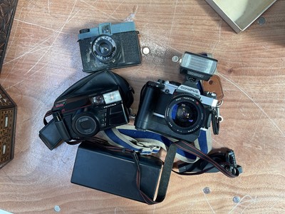 Lot 5060 - Olympus OM20 35mm SLR camera, and a small group of other cameras and accessories