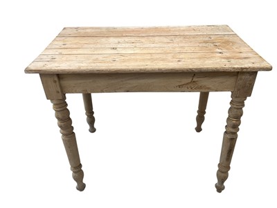 Lot 5372 - Small country pine table
