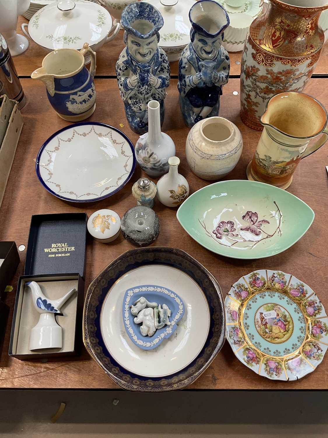 Lot 5075 - Group of ceramics and glass, including a pair of Dutch Delft Toby jugs, a Japanese Kakiemon vase, etc