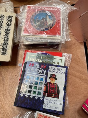 Lot 5079 - Collection of uncirculated coin sets, 1985-2000 complete run (1999 duplicate) plus one 1984 Scottish and one 1985 Welsh £1 coin