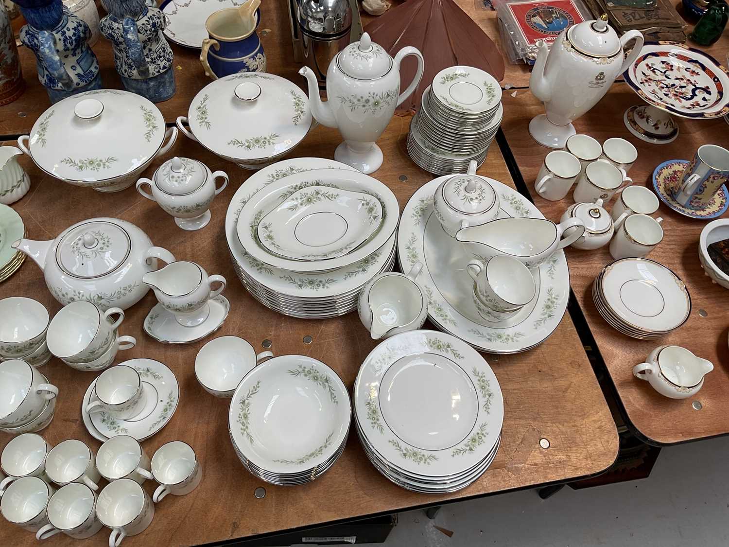 Lot 5092 - Wedgwood Westbury pattern tea and dinner service together with a Wedgwood Cavendish coffee set made for Queen Elizabeth's World Cruise 1994