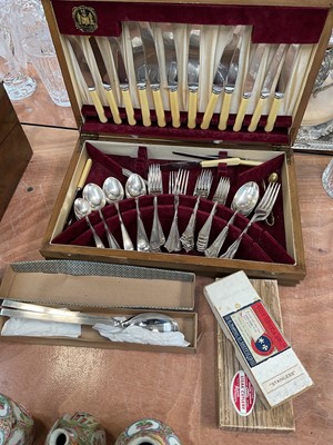 Lot 5097 - Mixed canteen of cutlery and small amount of other flatware including Alessi salad spoons