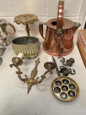 Lot 5106 - Group of antique brass and copper ware, including a tin lined brass planter with lion mask handles and repoussé decoration, a large copper Arts & Crafts jug, a copper egg pan, etc