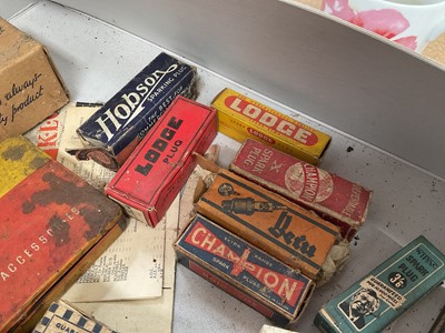 Lot 32 - Collection of vintage spark plugs to include Lodge and Champion, with original packaging and ephemera