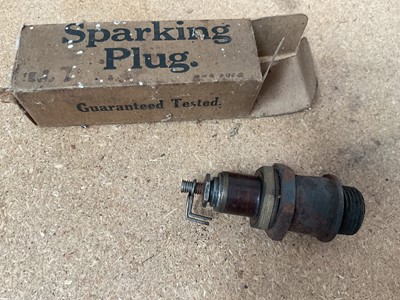 Lot 32 - Collection of vintage spark plugs to include Lodge and Champion, with original packaging and ephemera