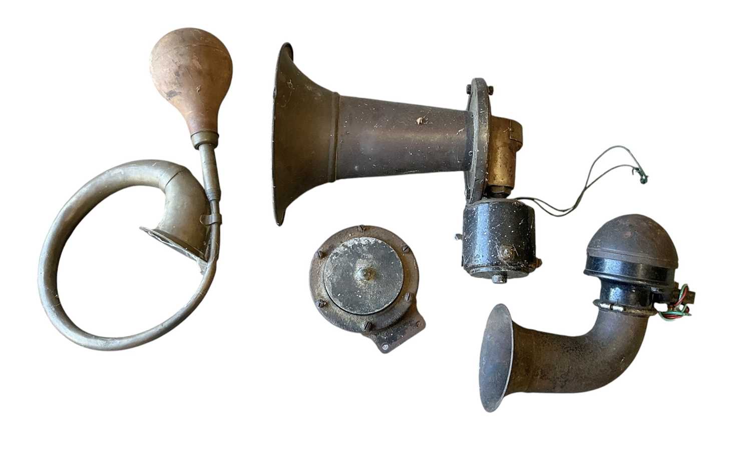 Lot 38 - Group of assorted motoring horns (4)
