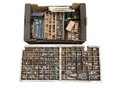 Lot 5183 - Collection of printers blocks, various typesetting accessories, printers tray etc