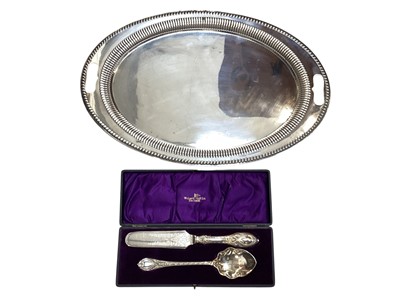 Lot 5200 - Victorian silver plated oval two-handled tray and a pair of Victorian silver plated Walker & Hall cake servers in original case (2)