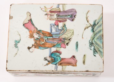 Lot 281 - Chinese porcelain lidded box, 19th century