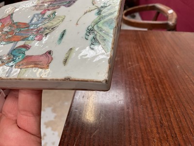 Lot 281 - Chinese porcelain lidded box, 19th century