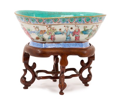 Lot Chinese porcelain shaped dish on wooden stand, 19th century, Daoguang