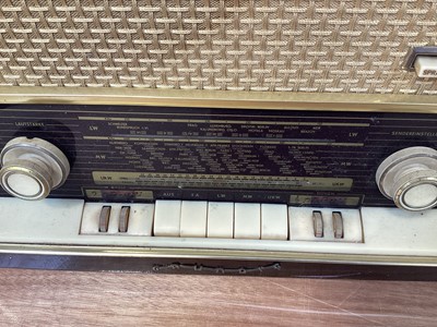 Lot 5033 - Grundig 2098 radio in wooden case, 55cm wide x 35cm tall