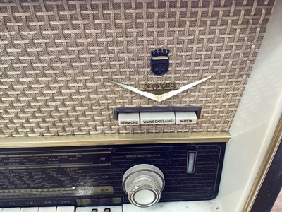 Lot 5033 - Grundig 2098 radio in wooden case, 55cm wide x 35cm tall