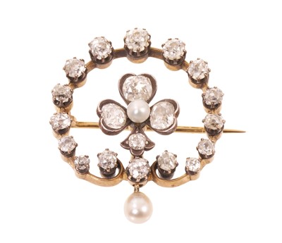 Lot Late Victorian diamond and pearl brooch with clover leaf motif, the graduated old cut diamonds in silver and gold setting, estimated total diamond w...
