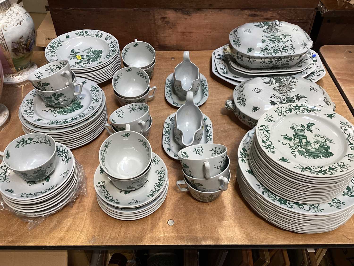 Lot 5085 - Spode 'Bowpot' dinner service