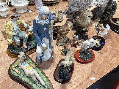 Lot 5086 - Group of resin owls together with resin and ceramic figures of clowns