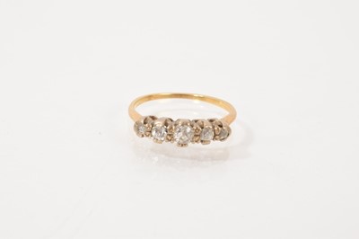 Lot 442 - Edwardian diamond five stone ring