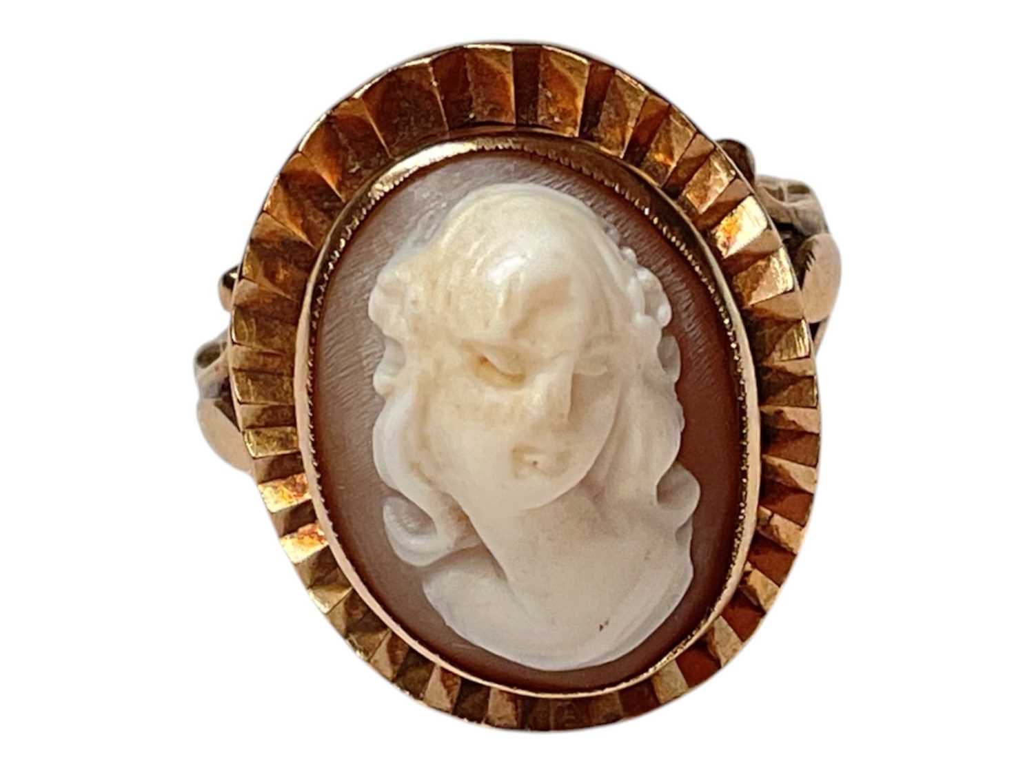 Lot 6 - Carved shell cameo in 9ct gold ring mount, size N½