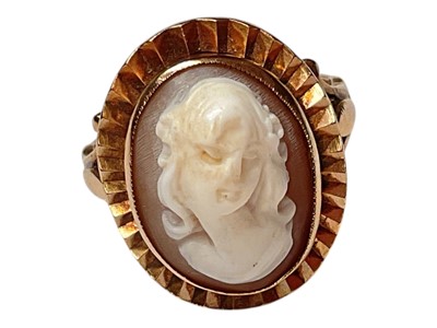 Lot 6 - Carved shell cameo in 9ct gold ring mount, size N½