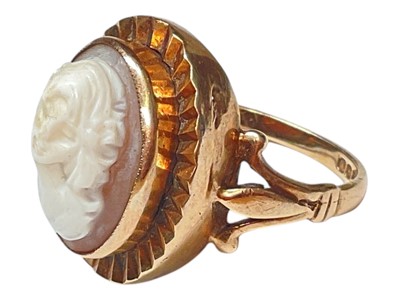 Lot 6 - Carved shell cameo in 9ct gold ring mount, size N½