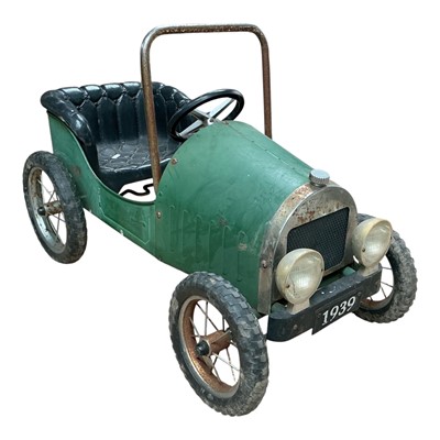 Lot 161 - Modern children's green pedal car, measuring 82cm long