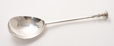 Lot James I seal top spoon, London 1617