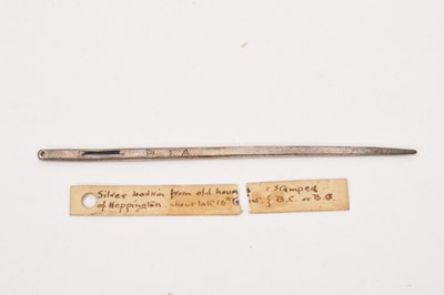 Lot 762 - Early silver bodkin, maker's mark only BC or BG, with old collector's label inscribed in pen 'silver bodkin from old house at Heppington, about late 16th century, stamped BC or BG, 11cm long