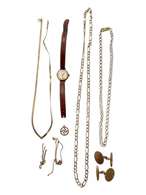 Lot 78 - Group of 9ct gold jewellery to include various chains, pair of cufflinks, a pendant and a 9ct gold cased Avia ladies wristwatch on leather strap